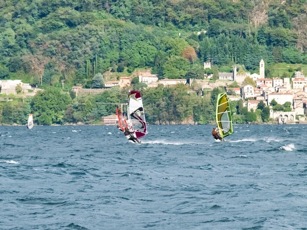 Cremia Ιταλία Σεπτεμβρίου 2015 Αρκετές Windsurfing Και Kitesurfing Θερμικό Άνεμο — Φωτογραφία Αρχείου