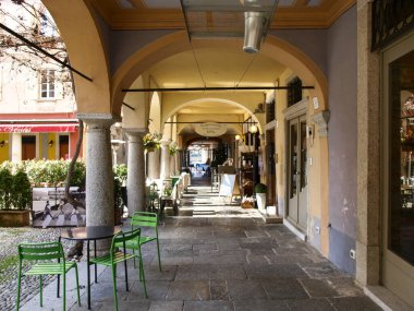 Orta San Giulio, İtalya - 13 Mart 2017: Orta Gölü 'nün doğu kıyısında yer alan bir köy