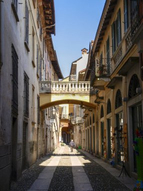 Orta San Giulio, İtalya: Orta göl kıyısının doğu kıyısında yer alan bir köy