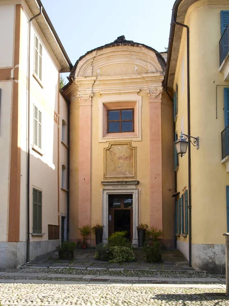 Orta San Giulio Italia Pueblo Situado Medio Camino Largo Orilla — Foto de Stock