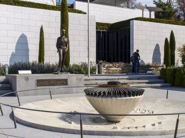 Lausanne Switzerland April 2017 Park Statues Olympic Museum — Stock Photo, Image