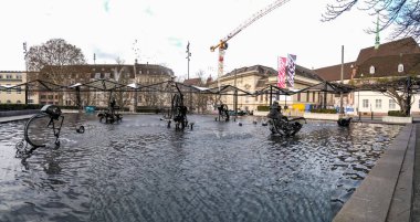 Basel, İsviçre - 17 Aralık 2017: Şehir merkezinde tarihi evler