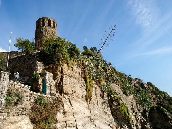 Vernazza Antico Borgo Sulla Costa Orientale Ligure Case Colorate Circondano — Foto Stock