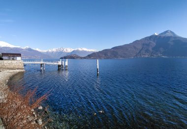Pianello del Lario, İtalya: Sahilde ve iskelede