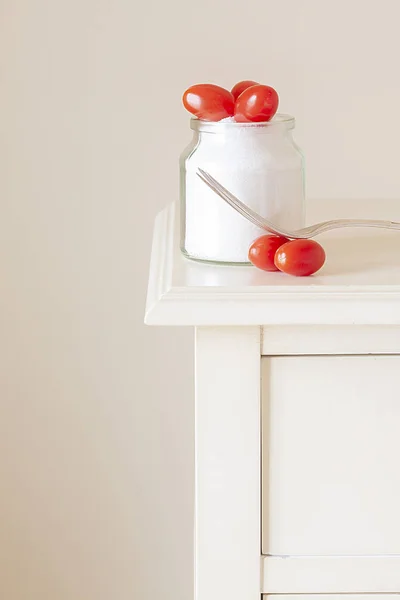 Zout Tomaten Met Vork Rustieke Houten Meubels — Stockfoto