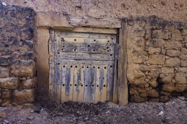İspanya 'daki Antik Ahşap ve Taş Duvarların Kapısı. Kırsal Fotoğrafçılık