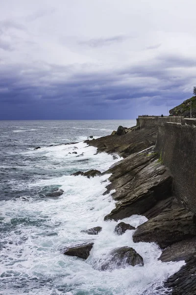 SEA LANDSCAPE OF SEA BATHED THE ROCKS IN THE COAST OF NORTH OF SPAIN — Stock Photo, Image