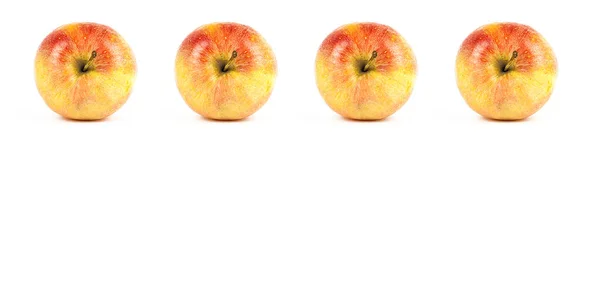 Pommes rouges et jaunes sur fond blanc — Photo
