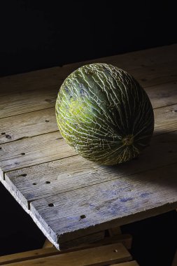 Ahşap Masadaki Kavun. Kırsal Gıda Fotoğrafçılığı