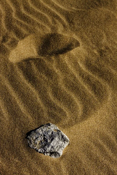 TEXTO E FORMAS DE Areia DE BEACH E PEDRAS NA COSTA DE PORTUGAL — Fotografia de Stock
