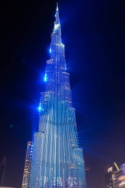 Çok Renkli Lazer Şovu ve Işık İşleri, Burj Halife Dünyanın En Büyük Gökdeleni Dubai 'de Yeni Yıl Kutlamalarında Parladı, Birleşik Arap Emirlikleri