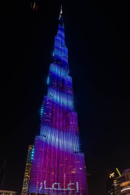 Çok Renkli Lazer Şovu ve Işık İşleri, Burj Halife Dünyanın En Büyük Gökdeleni Dubai 'de Yeni Yıl Kutlamalarında Parladı, Birleşik Arap Emirlikleri