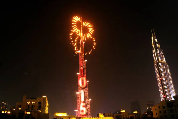 Robbanás Többszínű Tűzijáték Burj Khalifa Dubai Ellen Éjszakai Égbolt Egy — Stock Fotó