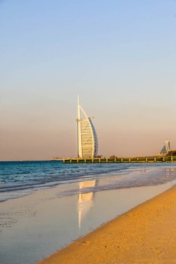 Burç Al Arab 'ın liman manzarası, Seven Star Hotel, Souk Madinat Jumeirah' ın manzarası, İkamet ve İş Gökdelenleri, Dubai, BAE