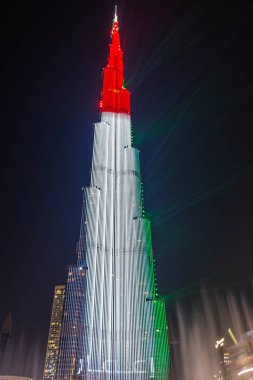 Çok Renkli Lazer Şovu ve Işık İşleri, Burj Halife Dünyanın En Büyük Gökdeleni Dubai 'de Yeni Yıl Kutlamalarında Parladı, Birleşik Arap Emirlikleri