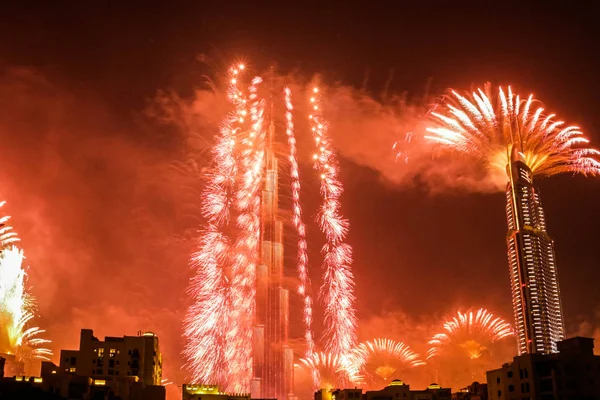 Robbanás Többszínű Tűzijáték Burj Khalifa Dubai Ellen Éjszakai Égbolt Egy — Stock Fotó