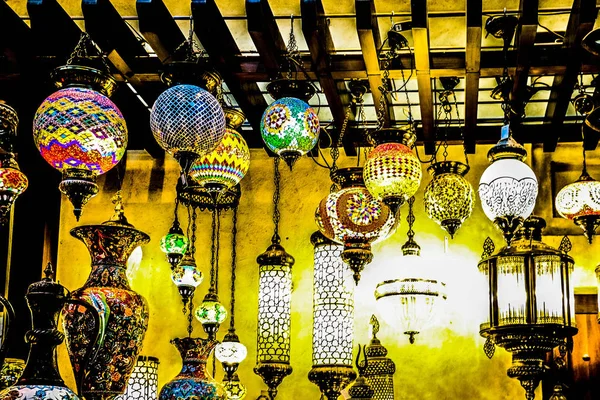 Luzes Decorativas Turcas Luzes Coloridas Tradicionais Lâmpadas Penduradas Istambul Turquia — Fotografia de Stock