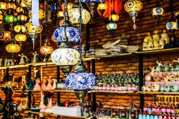 Luzes Decorativas Turcas Luzes Coloridas Tradicionais Lâmpadas Penduradas Istambul Turquia — Fotografia de Stock