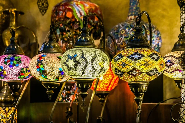Традиционные Яркие Декоративные Висячие Турецкие Огни Яркие Светотени Турции Pavilion — стоковое фото