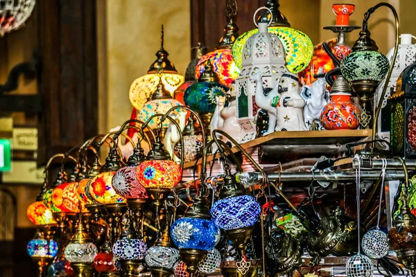 Luzes Turcas Decorativas Brilhantes Tradicionais Penduradas Lâmpadas Coloridas Com Cores — Fotografia de Stock