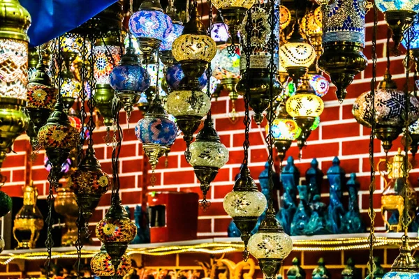 Dekoracyjne Tureckie Światła Tradycyjne Kolorowe Światła Lampy Wiszące Stambule Turcja — Zdjęcie stockowe