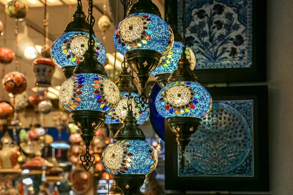 Luzes Turcas Decorativas Brilhantes Tradicionais Penduradas Lâmpadas Coloridas Com Cores — Fotografia de Stock