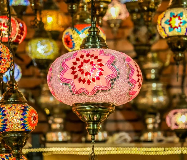 Luzes Decorativas Turcas Luzes Coloridas Tradicionais Lâmpadas Penduradas Istambul Turquia — Fotografia de Stock