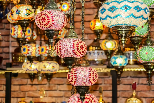 Traditionellt Ljusa Dekorativa Hängande Turkiska Lampor Och Färgglada Lampor Med — Stockfoto