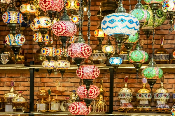 Luzes Decorativas Turcas Luzes Coloridas Tradicionais Lâmpadas Penduradas Istambul Turquia — Fotografia de Stock