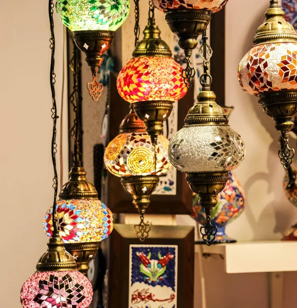 Lampu Turki Dekoratif Lampu Warna Tradisional Dan Lampu Gantung Istanbul — Stok Foto