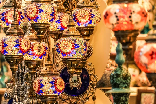 Lámparas Turcas Colgantes Decorativas Tradicionales Luces Colores Vivos Bazar Estambul —  Fotos de Stock