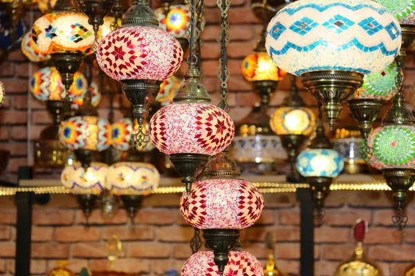 Luces Turcas Colgantes Decorativas Tradicionales Brillantes Lámparas Colores Vivos Turquía —  Fotos de Stock