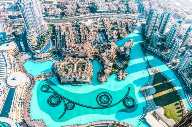 Dubai Alışveriş Merkezi 'ndeki Dubai Çeşmesi' nin havadan görünüşü Burç Halife Gölü 'ndeki 30 dönümlük alana kurulmuş dünyanın en büyük koreografili çeşme sistemi.