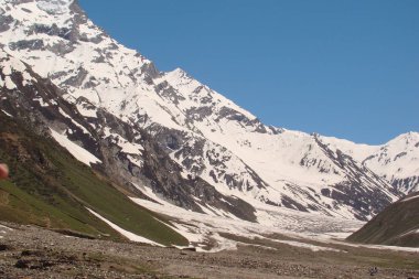 Naran Vadisi, Mansehra Bölgesi, Khyber-Pakhtunkhwa, Pakistan 'ın kuzey bölgelerindeki dağlık Muluk Gölü' nün güzel manzarası.