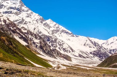 Naran Vadisi, Mansehra Bölgesi, Khyber-Pakhtunkhwa, Pakistan 'ın kuzey bölgelerindeki dağlık Muluk Gölü' nün güzel manzarası.