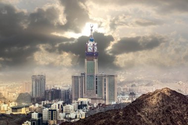 Kutsal Mekke şehrinde Abraj Al Yem (Kraliyet Saat Kulesi Makkah) ile Skyline, Suudi Arabistan. Suudi Arabistan Gökdelenleri