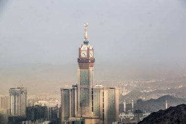 Kutsal Mekke şehrinde Abraj Al Yem (Kraliyet Saat Kulesi Makkah) ile Skyline, Suudi Arabistan. Suudi Arabistan Gökdelenleri