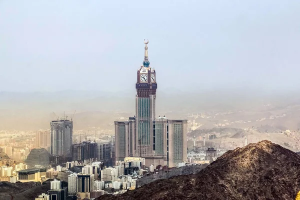 Kutsal Mekke şehrinde Abraj Al Yem (Kraliyet Saat Kulesi Makkah) ile Skyline, Suudi Arabistan. Suudi Arabistan Gökdelenleri