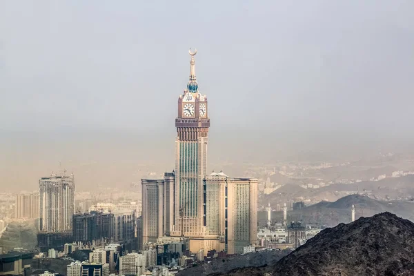 Kutsal Mekke şehrinde Abraj Al Yem (Kraliyet Saat Kulesi Makkah) ile Skyline, Suudi Arabistan. Suudi Arabistan Gökdelenleri