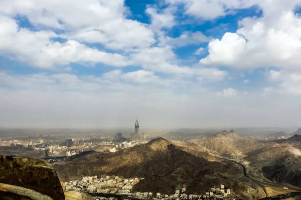 Kutsal Mekke şehrinde Abraj Al Yem (Kraliyet Saat Kulesi Makkah) ile Skyline, Suudi Arabistan. Suudi Arabistan Gökdelenleri