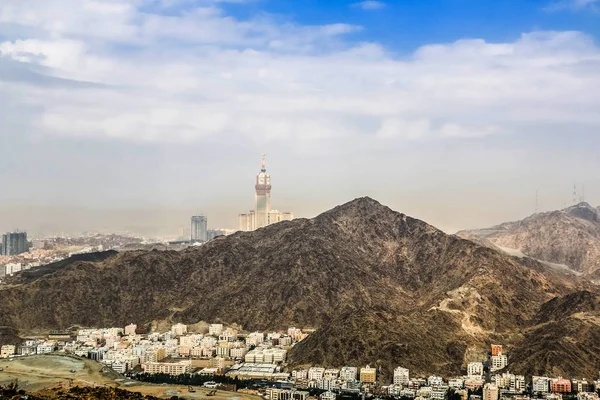 Kutsal Mekke şehrinde Abraj Al Yem (Kraliyet Saat Kulesi Makkah) ile Skyline, Suudi Arabistan. Suudi Arabistan Gökdelenleri