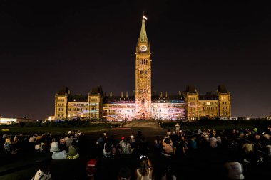 Kanada, Ottawa 'daki Parliament Hill' de Kanada Parlamentosu binasında ışık gösterisi