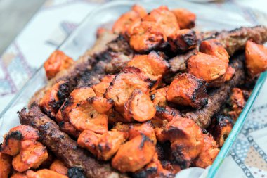 Lezzetli ızgara tavuk kebabı.