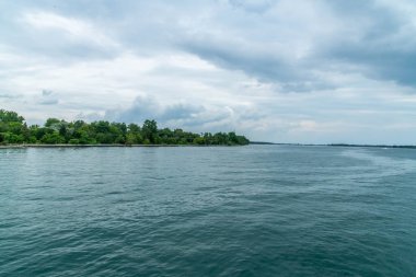 Toronto Kanada 'daki Ottawa Nehri üzerinde dramatik Bulutlu Gökyüzü