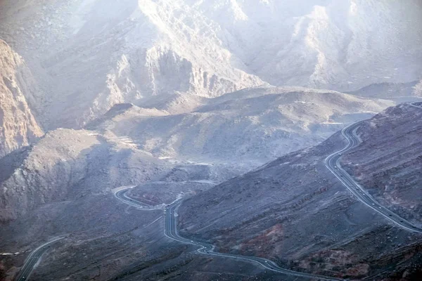 에미레이트 Ras Khaimah 사이의 산맥에 특징을 이루는 자니스의 지질학적 — 스톡 사진