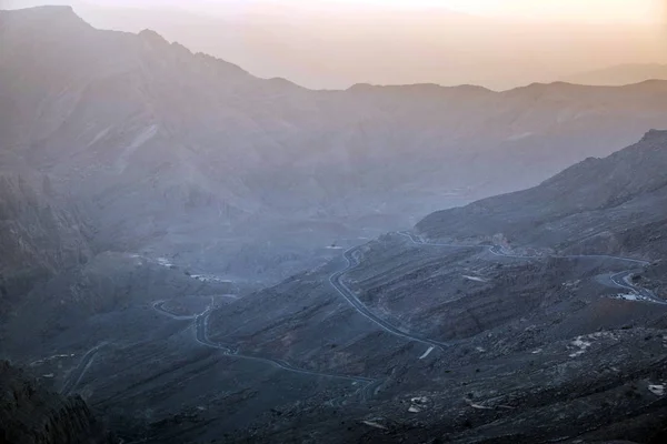 에미레이트 라스알 이마에 산으로 특징을 이루는 자발자 지질학적 — 스톡 사진