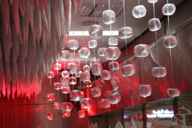 Harika buz heykeli serinletici manzarası Ortadoğu, Dubai, Birleşik Arap Emirlikleri 'ndeki ilk buz salonu.