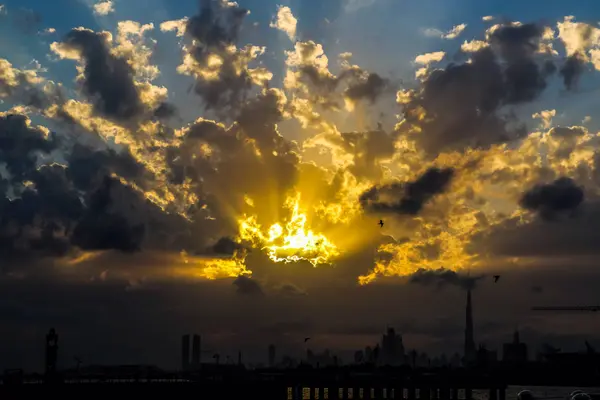 Драматичний Схід Захід Сонця Хмарному Небі Хмарний Фон Природи Сильним — стокове фото