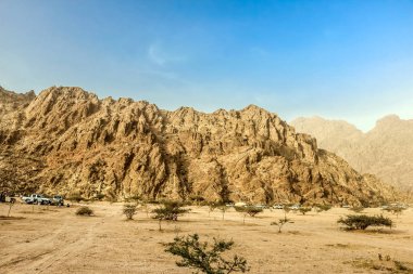 Suudi Arabistan Dağları 'nın jeolojik manzarası Vadi Gin' in Kuru ve Rocky Dağları, Suudi Arabistan