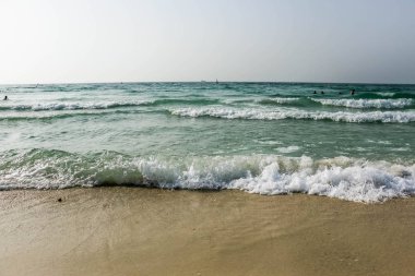 Deniz manzaralı Horizon, Dubai 'de kumlu plaj, Birleşik Arap Emirlikleri